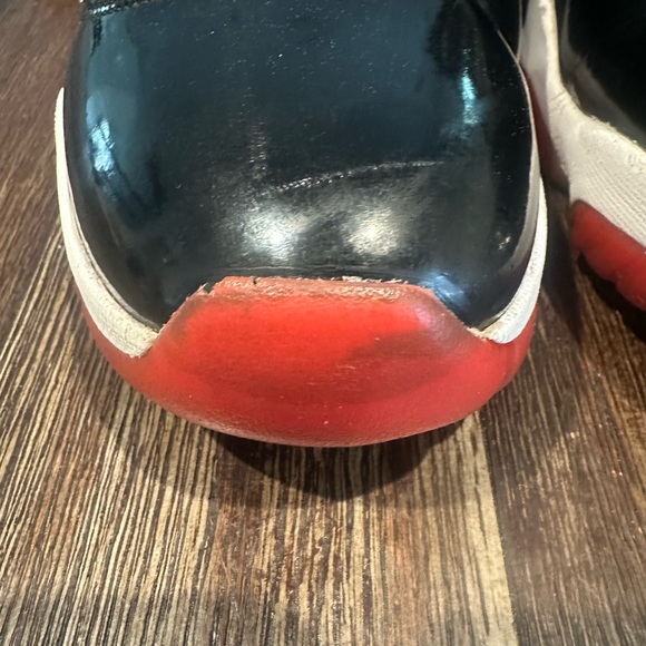 Air Jordan Retro 11 Mid Bred Sneakers (Beaters) - Picture 5 of 14